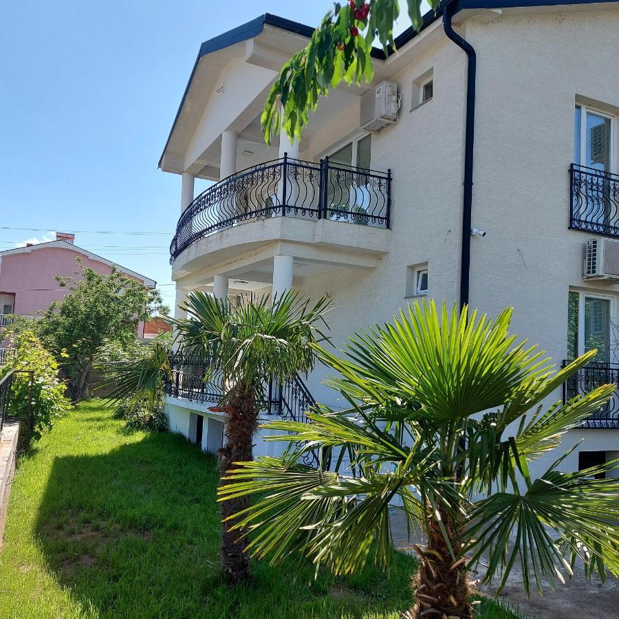 דמיר קאפייה Villa Bratislava מראה חיצוני תמונה